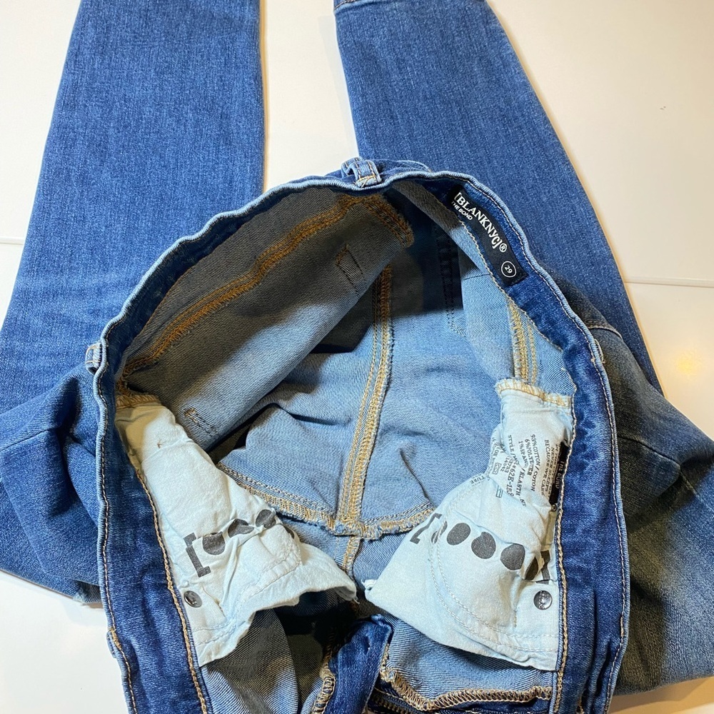 BlankNYC
The Bond Mid Rise Skinny Jeans - Picture 9 of 9